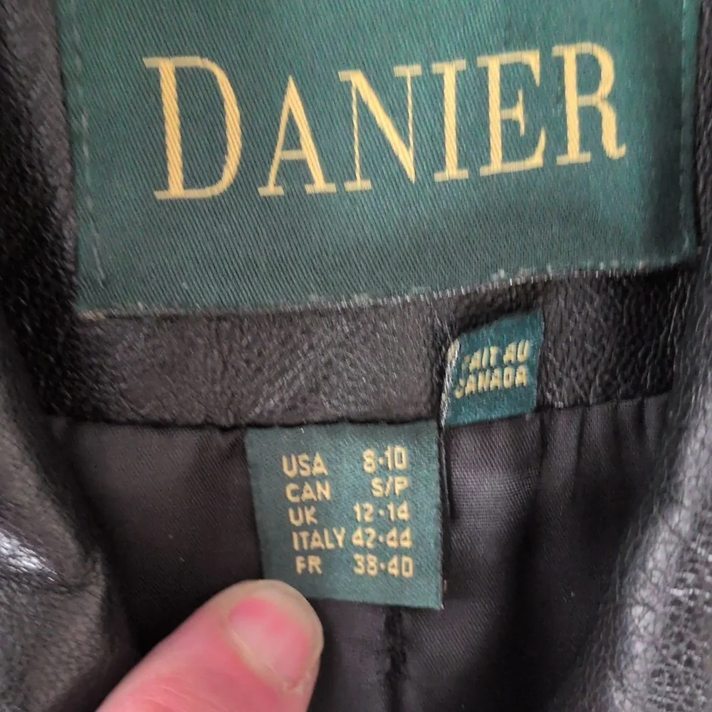 Vintage Danier Fitted ladies leather coat S - Picture 9 of 10